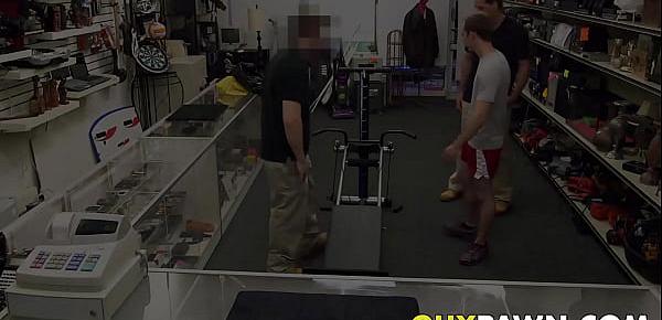  Athlete fucked by pawnbrokers on a workout machine